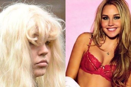 Cuộc đời trượt dốc, sao nhí khỏa thân đi trên đường phố khiến bao người xót xa