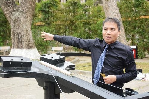 Người phục dựng 'nỏ thần' trong truyền thuyết