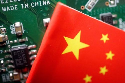 Trung Quốc trả lương gấp đôi để giải quyết tình trạng thiếu nhân tài chip