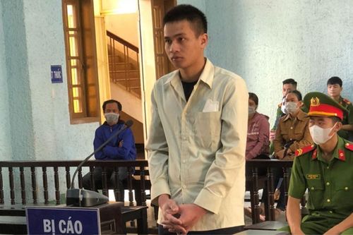 Rủ nhậu nhưng không trả lời, gã trai dùng kéo truy sát em họ