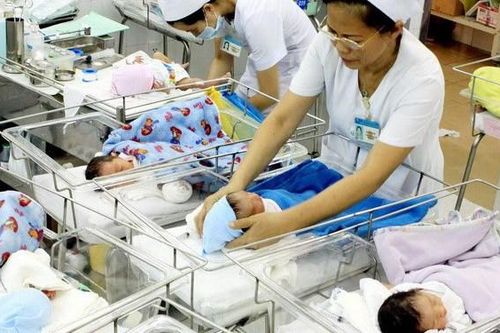 Việt Nam cán mốc 100 triệu người: Những vấn đề đặt ra về bình đẳng giới