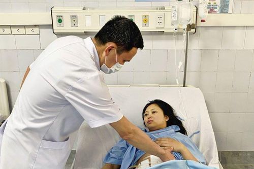 Phẫu thuật cấp cứu và truyền 28 đơn vị máu cứu sống sản phụ nguy kịch do băng huyết sau sinh