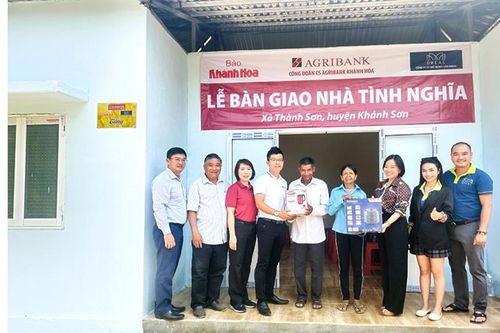 Khánh Sơn: Nỗ lực xóa nhà tạm cho hộ nghèo