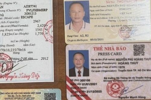 Công an điều tra một tài xế dùng thẻ nhà báo và giấy phép lái xe giả