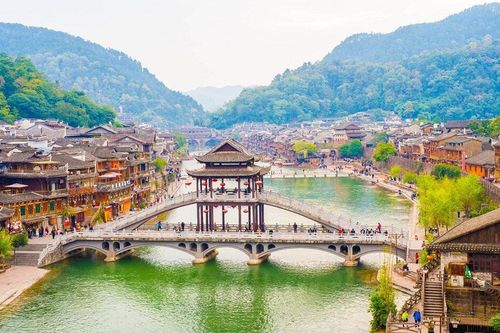 Du lịch 30/4: Vé máy bay đẩy giá tour tăng 'nóng', khách đi quốc tế vẫn kín chỗ