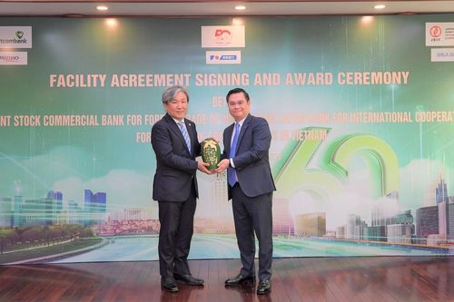 Vietcombank và JBIC ký hợp đồng tín dụng 300 triệu USD