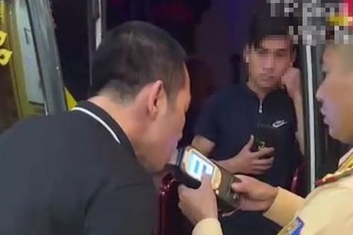 Sử dụng rượu ngâm quả thuốc phiện, tài xế dương tính với ma túy, bị CSGT tuýt còi