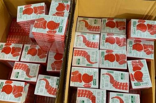 Vì lợi nhuận, tiểu thương tiêu thụ hàng ngàn viên thuốc đặc trị xương khớp, kem bôi da có nguồn gốc nước ngoài, không hóa đơn chứng từ
