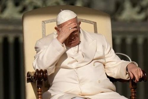 Giáo hoàng Francis phải nằm viện vài ngày do nhiễm trùng đường hô hấp