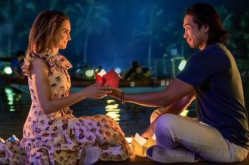 Ngắm Việt Nam đẹp tuyệt vời trong bộ phim hài lãng mạn sắp lên sóng của Netflix