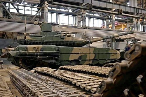 Vì sao 30 nghìn công nhân nhà máy Uralvagonzavod chỉ sản xuất... 20 xe tăng mỗi tháng?