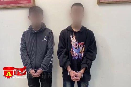 Vác kiếm ra đường chém người, cướp xe máy