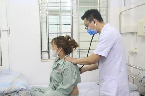 Ăn bún bò tái và rau sống thường xuyên, cô gái trẻ nhập viện vì mắc sán dây