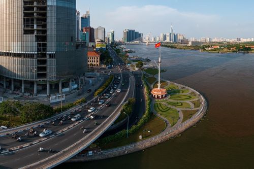 Nghiên cứu xây cầu bộ hành nối phố đi bộ Nguyễn Huệ với bến Bạch Đằng