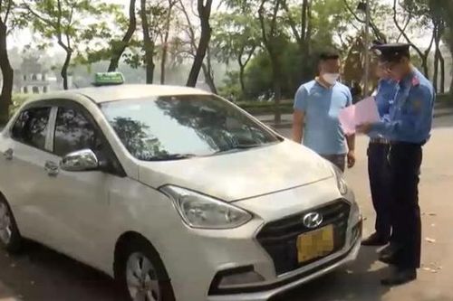 Hà Nội: Phạt hơn 12 triệu đồng tài xế taxi 'chặt chém' khách du lịch