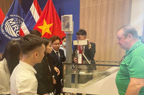 Sinh viên khu vực sông Mekong tham gia cuộc thi sáng tạo công nghệ quan trắc sông tại Lào