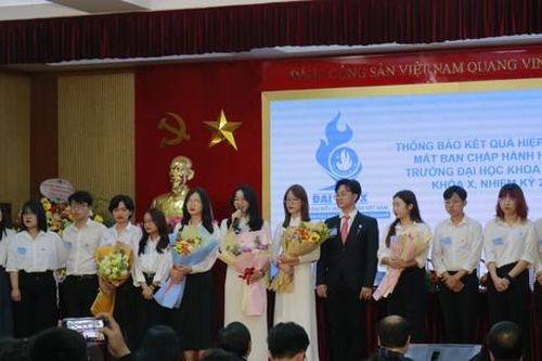 Chị Hà Thị Thu Trang làm Chủ tịch Hội Sinh viên trường ĐH Khoa học Tự nhiên (ĐHQG Hà Nội)