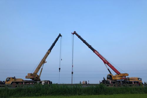 Tình người sau chuyến xe gặp nạn ở Quảng Ngãi