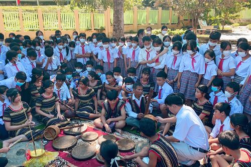 Ngôi trường lưu giữ nét văn hóa của người Ca Dong
