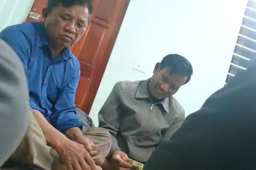 Xác minh clip nghi bí thư xã ở Nghệ An đánh bạc