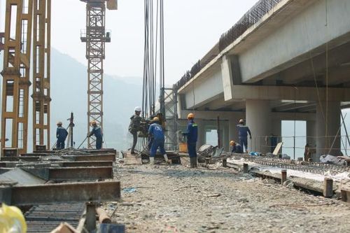 Bảo đảm tiến độ các dự án giao thông trọng điểm trước biến động giá vật liệu