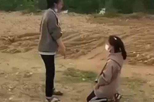Kỷ luật nữ sinh ép bạn làm việc phản cảm ở Quảng Bình