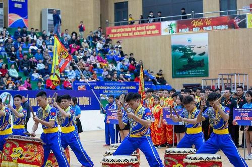 Bắn pháo hoa tầm thấp tại lễ Khai mạc Du lịch Cát Bà 2023
