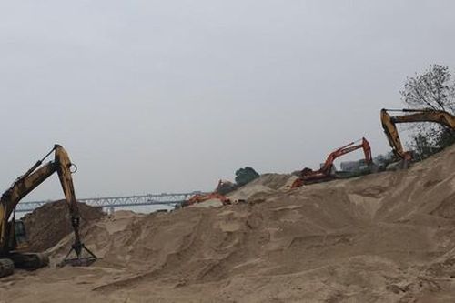'Thủ phủ' tập kết vật liệu, trạm trộn bê tông