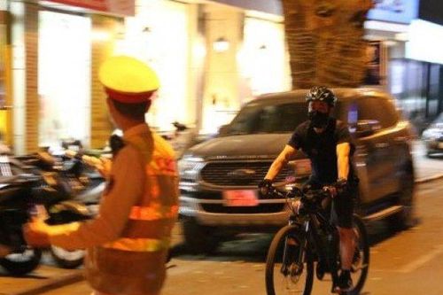 Hà Nội: Kiểm soát nồng độ cồn đối với người đi xe đạp