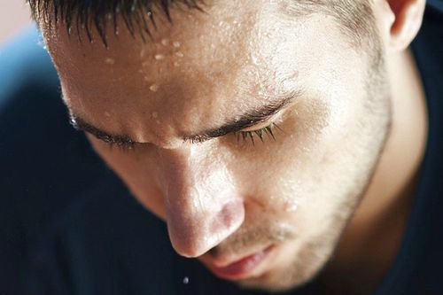 Tại sao cơ thể bạn hay bị ra mồ hôi nhiều?