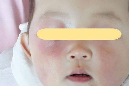 Vừa dỗ con ngủ vừa dùng điện thoại, người mẹ gây ra tai nạn phải ân hận cả đời