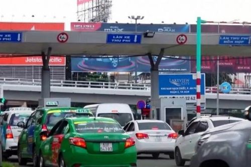 Bộ Giao thông vận tải yêu cầu rà soát vụ khách 'gánh' 3 loại phí tại Tân Sơn Nhất