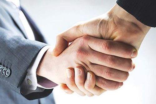 Hé lộ cảnh doanh nghiệp 'đi đêm' với cán bộ thuế