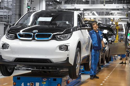 BMW đặt cược vào thiết kế và tái chế để giảm chi phí pin xe điện