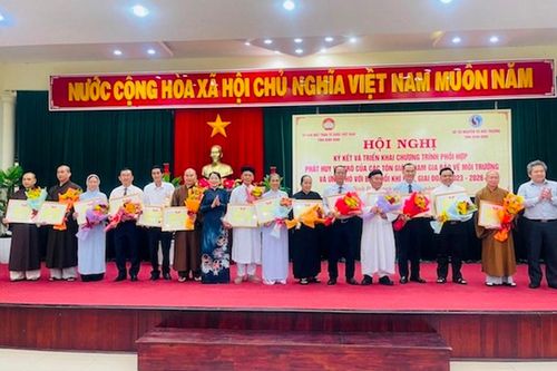 Bình Định: Các tôn giáo ký kết bảo vệ môi trường và ứng phó biến đổi khí hậu giai đoạn 2023-2026