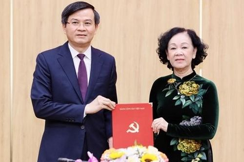 Bộ Chính trị phân công đồng chí Đoàn Minh Huấn giữ chức Bí thư Tỉnh ủy Ninh Bình