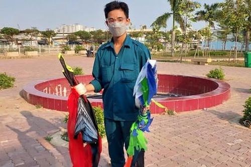 TPHCM: Nhiều người đi xe máy bị dây diều cuốn vào cổ, té gây thương tích