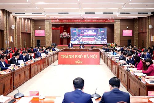 Hà Nội họp bàn về quản lý, sử dụng hè phố, chợ và công viên