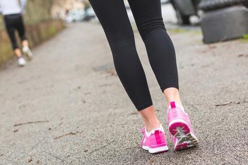5 lỗi phối đồ cần tránh với quần legging ôm sát