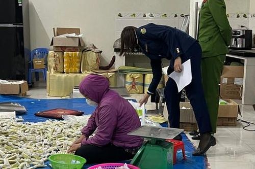 Chuyển hồ sơ vụ sản xuất và buôn bán hàng nghìn mỹ phẩm giả sang cơ quan công an