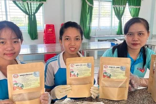 Với món bánh quê, học sinh Cần Thơ vượt 500 dự án giành giải khởi nghiệp