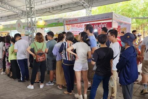 Lễ hội bánh mì ở TP Hồ Chí Minh: Du khách xếp hàng dài chờ mua