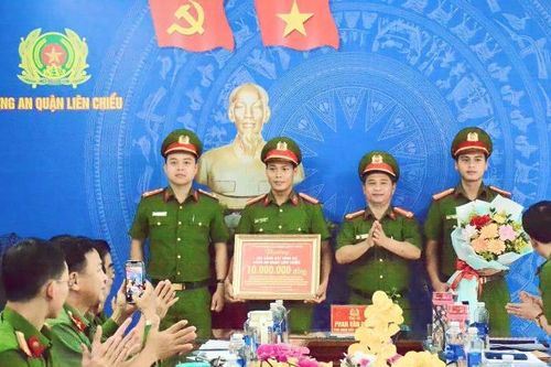 Lập nhiều chiến công, Công an quận Liên Chiểu được Chủ tịch UBND TP Đà Nẵng khen thưởng đột xuất