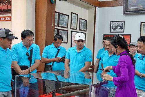 Tháng tư, tìm về địa chỉ đỏ!