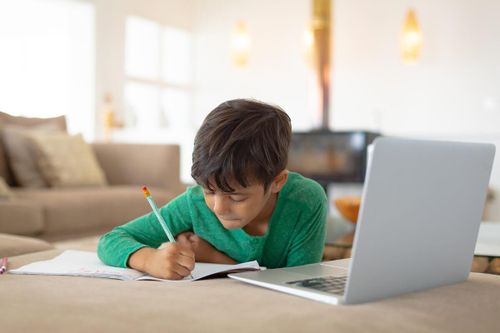 Cách bố mẹ 'lắm chiêu' giúp con hứng thú tự giác học bài