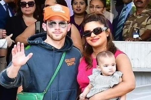 Hoa hậu Thế giới 2000 Priyanka Chopra cùng chồng và con gái nhỏ về thăm quê hương Ấn Độ