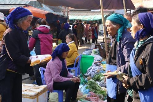 Hấp dẫn chợ phiên vùng cao Y Tý