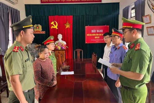 Nhận là người yêu của ca sĩ nổi tiếng, lừa đảo hơn 1 tỷ đồng