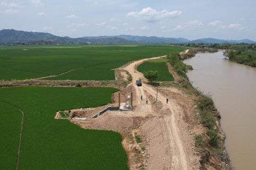 Dự án đê bao ngăn lũ trăm tỷ thiếu đất đắp, chủ đầu tư nhận trách nhiệm