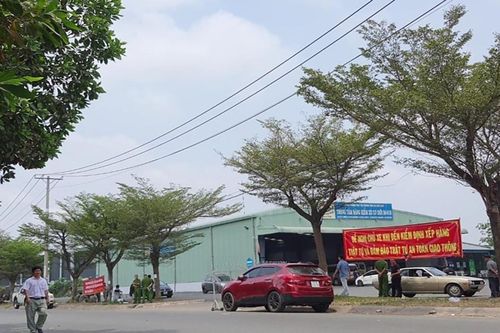 Công an TP.HCM khám xét Trung tâm đăng kiểm 50-01S ở Bình Tân